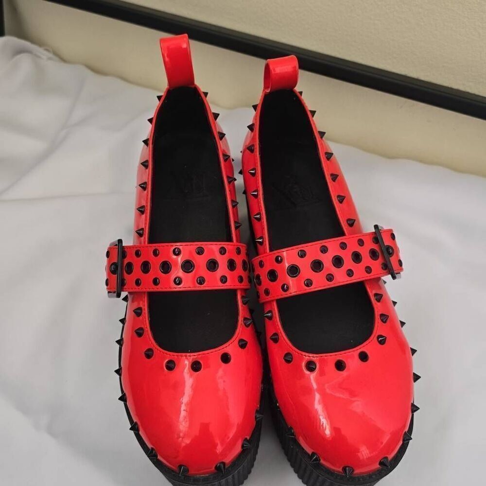 Dollskill Kaos Red Patent Platform Mary Janes, NEW, 7.5, 1 MISSING STRAP